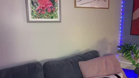 Snapshot of officiallyonlytams chatting on December 17, 3:28 am Tams online show from December 17, 3:28 am