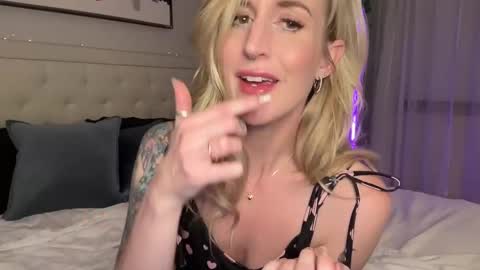 Snapshot of officiallyonlytams chatting on December 22, 12:07 am Tams online show from December 22, 12:07 am