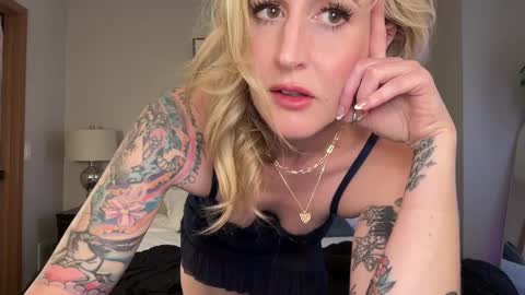 Snapshot of officiallyonlytams chatting on January 10, 5:02 pm Tams online show from January 10, 5:02 pm