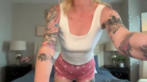 Snapshot of officiallyonlytams chatting on September 14, 3:00 pm Tams online show from September 14, 3:00 pm