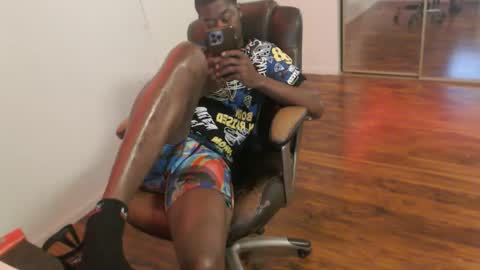 Snapshot of officialmoneyxxx chatting on April 24, 4:31 pm Money online show from April 24, 4:31 pm