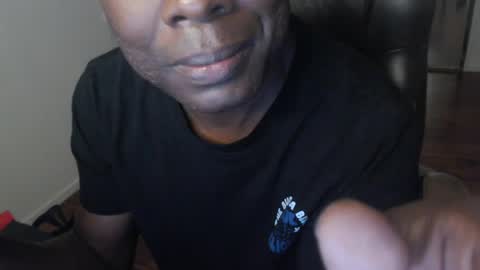 Snapshot of officialmoneyxxx chatting on August 8, 3:14 pm Money online show from August 8, 3:14 pm