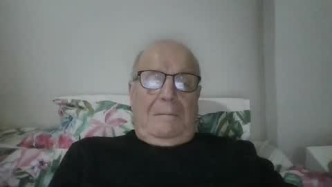 Snapshot of oggi95 chatting on December 29, 4:40 pm oggi95 online show from December 29, 4:40 pm