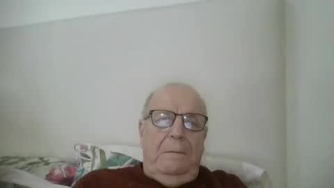 Snapshot of oggi95 chatting on December 30, 11:48 am oggi95 online show from December 30, 11:48 am