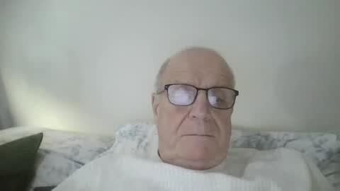 Snapshot of oggi95 chatting on February 13, 3:03 pm oggi95 online show from February 13, 3:03 pm