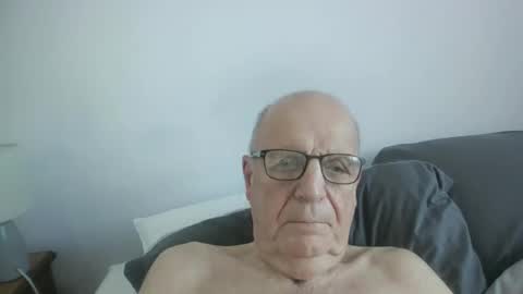 Snapshot of oggi95 chatting on September 10, 7:19 am oggi95 online show from September 10, 7:19 am