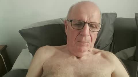 Snapshot of oggi95 chatting on September 18, 11:23 am oggi95 online show from September 18, 11:23 am