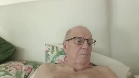 Snapshot of oggi95 chatting on September 24, 2:31 pm oggi95 online show from September 24, 2:31 pm