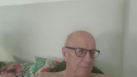 Snapshot of oggi95 chatting on October 8, 2:25 pm oggi95 online show from October 8, 2:25 pm