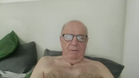 Snapshot of oggi95 chatting on November 5, 3:34 pm oggi95 online show from November 5, 3:34 pm