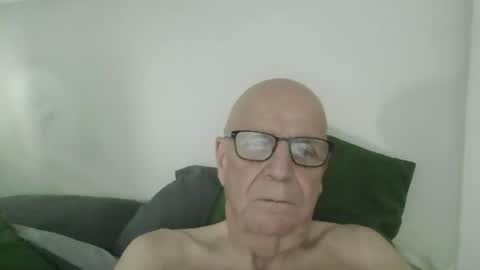 Snapshot of oggi95 chatting on November 10, 3:22 pm oggi95 online show from November 10, 3:22 pm