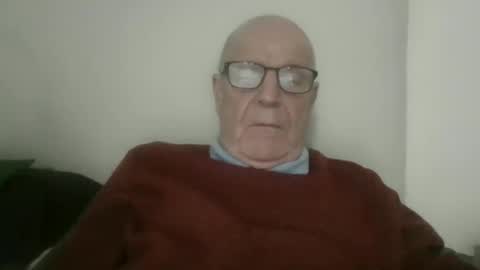 Snapshot of oggi95 chatting on November 27, 4:20 pm oggi95 online show from November 27, 4:20 pm