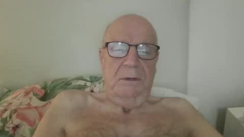 Snapshot of oggi95 chatting on December 5, 7:39 am oggi95 online show from December 5, 7:39 am