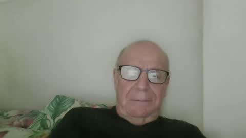 Snapshot of oggi95 chatting on December 15, 2:54 pm oggi95 online show from December 15, 2:54 pm