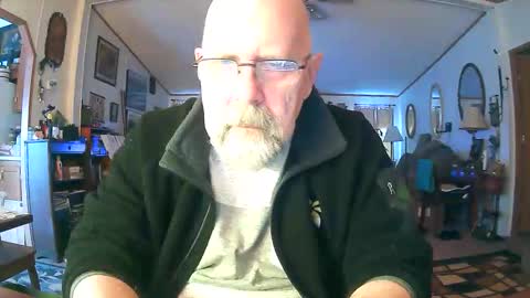 Snapshot of ogusbogus chatting on December 14, 1:27 pm Maximus No Mo online show from December 14, 1:27 pm