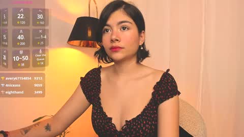 Snapshot of oh__holly chatting on December 8, 3:21 am Holly online show from December 8, 3:21 am