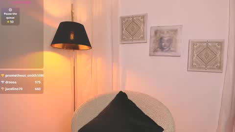 Snapshot of oh__holly chatting on February 8, 12:06 am Holly online show from February 8, 12:06 am