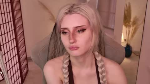 Lily online show from June 6, 2:11 pm
