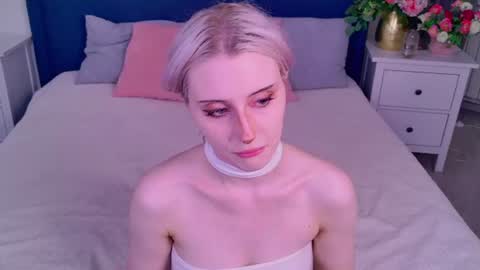 Snapshot of oh__lily chatting on July 1, 8:41 pm Lily online show from July 1, 8:41 pm
