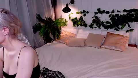 Snapshot of oh__lily chatting on July 10, 2:08 pm Lily online show from July 10, 2:08 pm