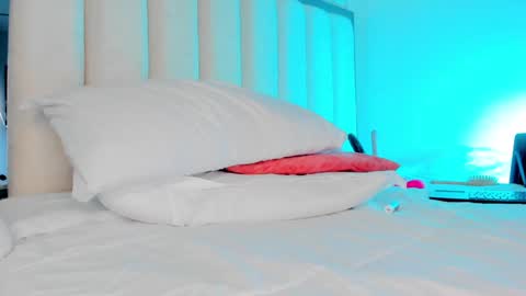 Holly online show from January 18, 11:55 pm