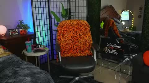 Gray online show from October 31, 4:08 pm