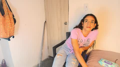 Snapshot of oh_tique chatting on November 9, 1:04 am LU online show from November 9, 1:04 am