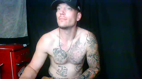 Snapshot of oh_you_know69 chatting on June 17, 12:29 pm who dares toss me some tips lets have fun online show from June 17, 12:29 pm