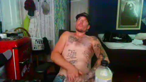 Snapshot of oh_you_know69 chatting on August 6, 9:17 pm who dares toss me some tips lets have fun online show from August 6, 9:17 pm