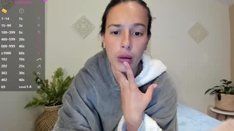 ohanna_ online show from January 11, 3:44 am