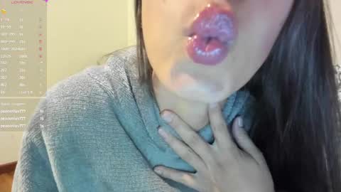 ohanna_ online show from January 27, 11:43 pm