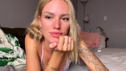 Snapshot of ohbabykelly chatting on February 18, 2:16 am Kelly online show from February 18, 2:16 am