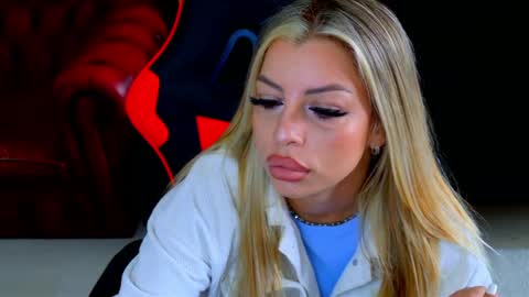 Snapshot of ohhh_nicole chatting on April 6, 12:39 pm ohhh_nicole online show from April 6, 12:39 pm