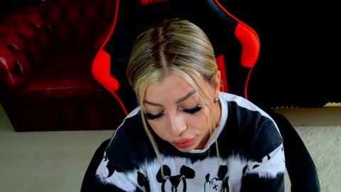 Snapshot of ohhh_nicole chatting on April 7, 2:06 pm ohhh_nicole online show from April 7, 2:06 pm