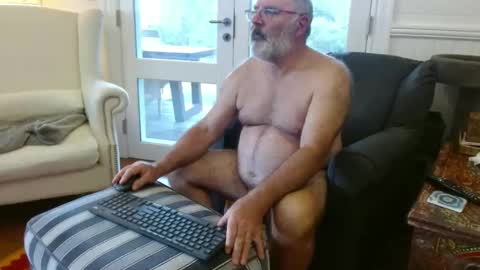 Snapshot of ohjonny55 chatting on May 17, 3:15 am Ohjonny online show from May 17, 3:15 am