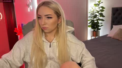 Emma online show from November 3, 1:19 am