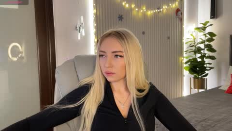 Emma online show from December 19, 1:12 am