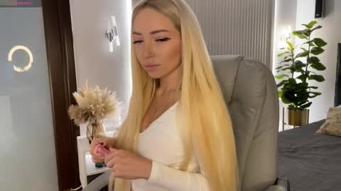 Emma online show from March 10, 1:21 am