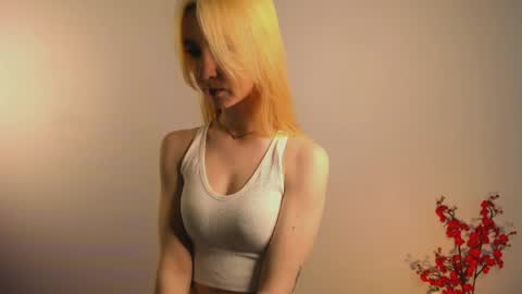 Emi and Ohpi online show from April 3, 12:36 pm