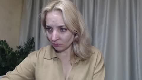 Mari online show from October 3, 2:14 pm