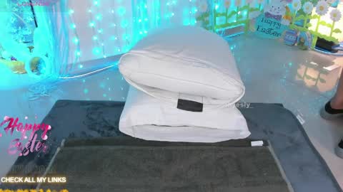 ohyesly_ online show from April 3, 10:13 am