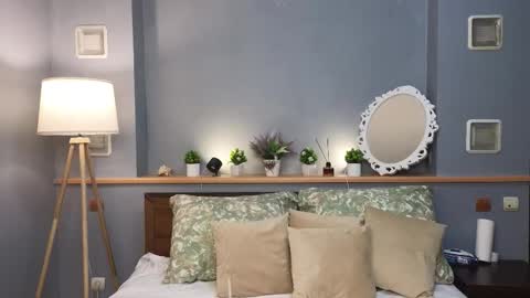 Ami online show from September 18, 1:24 pm