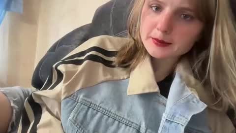 Oktavia7777 online show from April 9, 12:21 pm