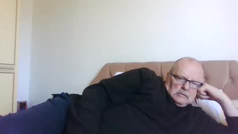 Snapshot of old_fkrr_ chatting on April 29, 9:13 am old_fkrr_ online show from April 29, 9:13 am