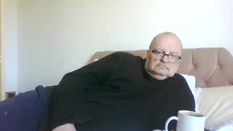 Snapshot of old_fkrr_ chatting on May 1, 9:03 am old_fkrr_ online show from May 1, 9:03 am