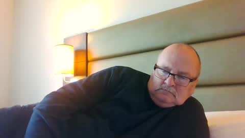 Snapshot of old_fkrr_ chatting on May 3, 12:55 pm old_fkrr_ online show from May 3, 12:55 pm