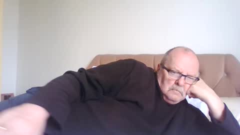 Snapshot of old_fkrr_ chatting on May 6, 10:20 am old_fkrr_ online show from May 6, 10:20 am
