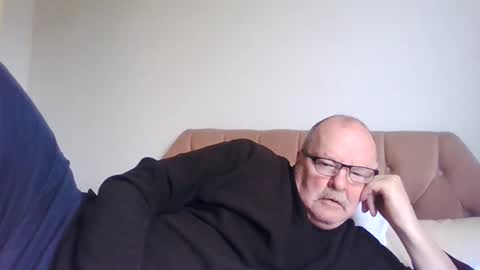 Snapshot of old_fkrr_ chatting on May 7, 9:25 am old_fkrr_ online show from May 7, 9:25 am