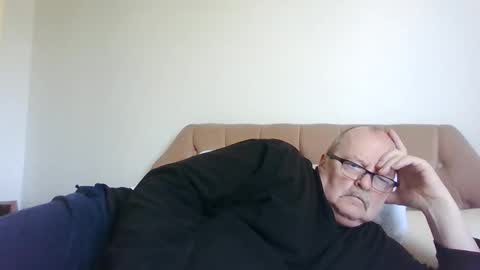 Snapshot of old_fkrr_ chatting on May 8, 9:14 am old_fkrr_ online show from May 8, 9:14 am