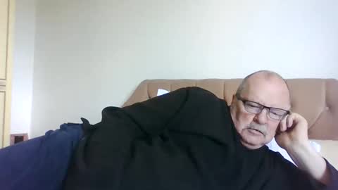 Snapshot of old_fkrr_ chatting on May 10, 9:03 am old_fkrr_ online show from May 10, 9:03 am